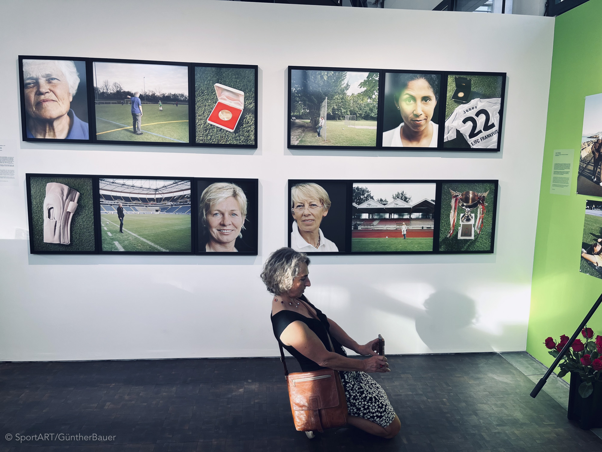 She can kick it - Vernissage